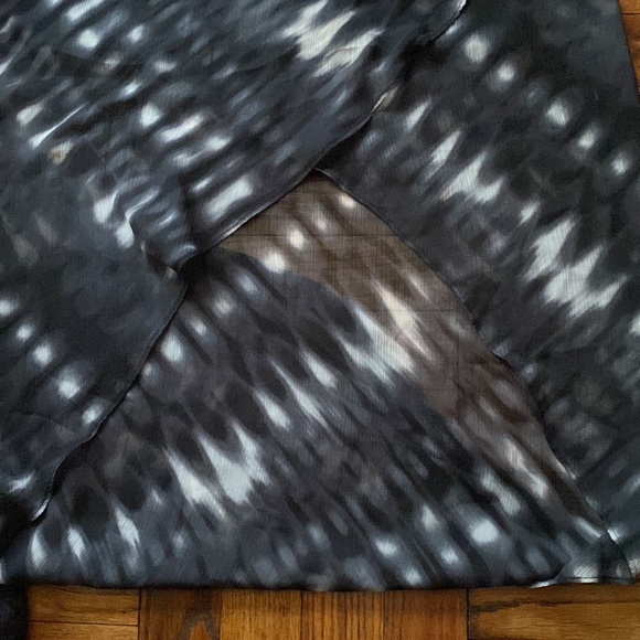 Express black and white hi-low skirt size: XS - Picture 3 of 8